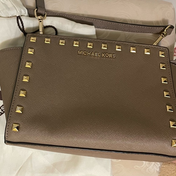 MICHAEL Michael Kors Selma small studded saffiano cross body bag - Picture 3 of 13